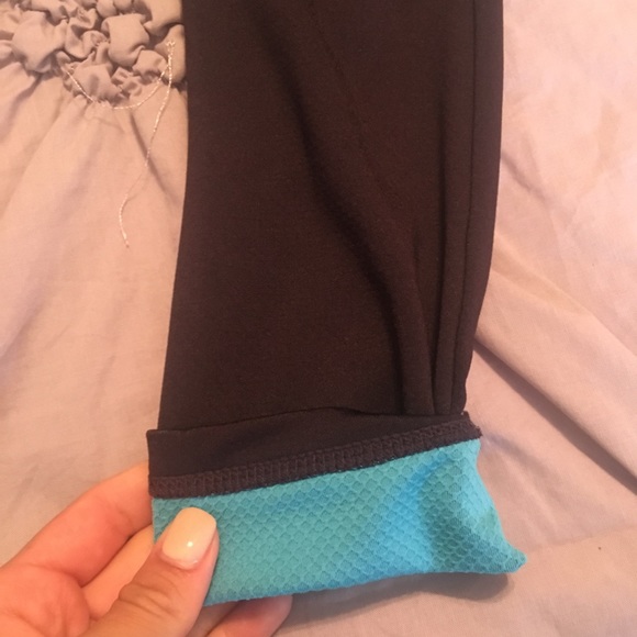 Old Navy Mid Rise Leggings - Picture 5 of 6
